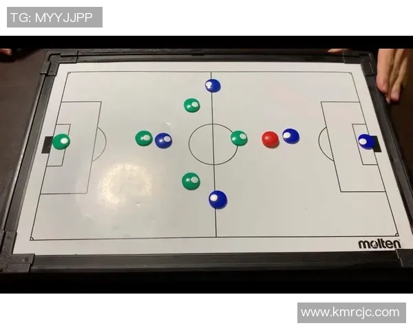 深圳足球队防守战术解析与实战应用探讨